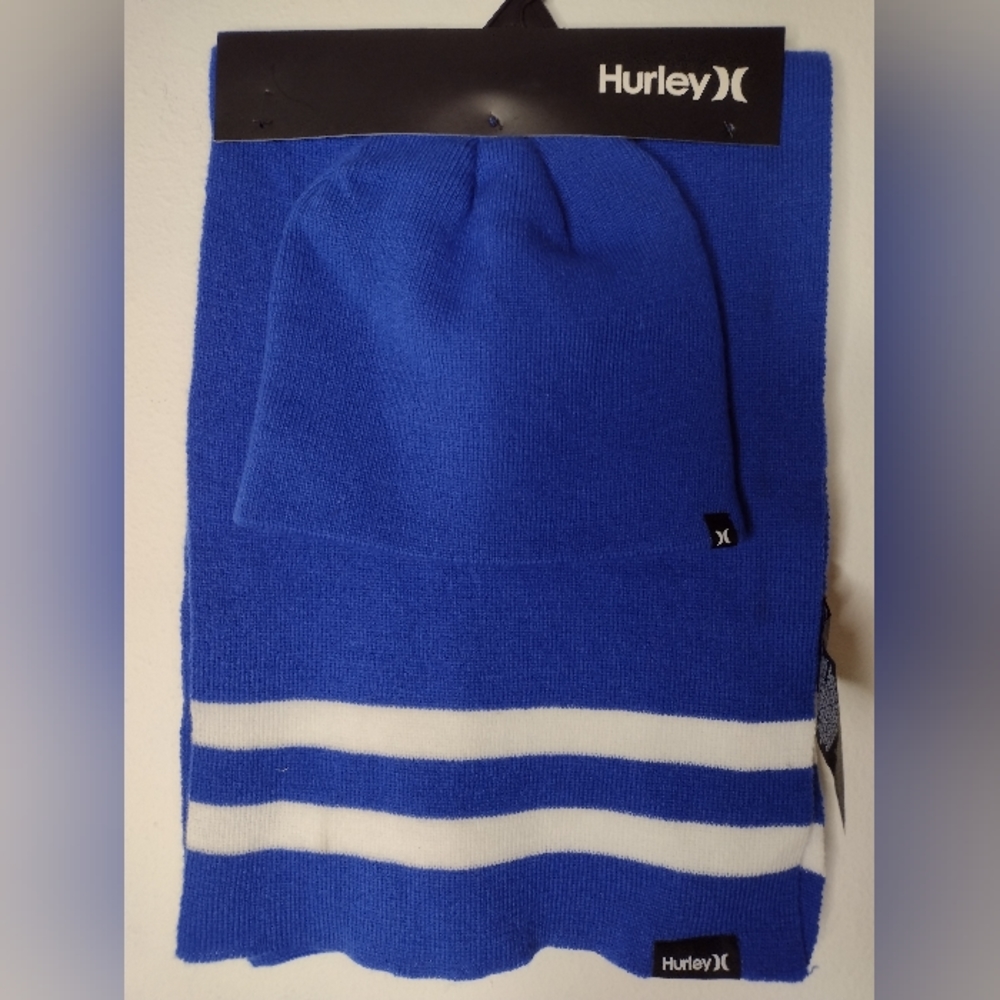 Hurley New Yorker Beanie & Scarf 2-piece Set Blue and White